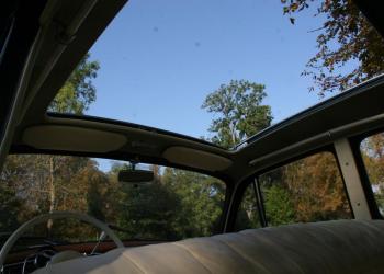 Mercedes-Benz 190 D Cockpit Panoramdach